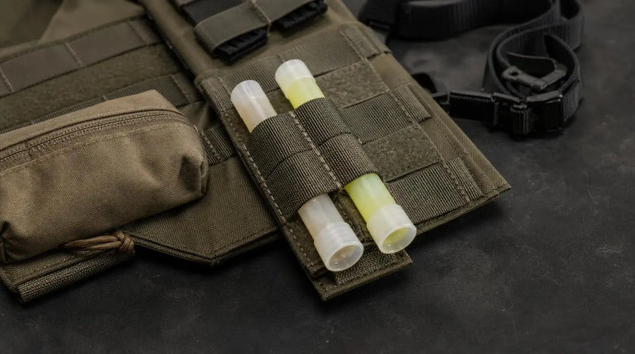 Comment choisir un porte-bâton lumineux MOLLE sans surcharger votre setup