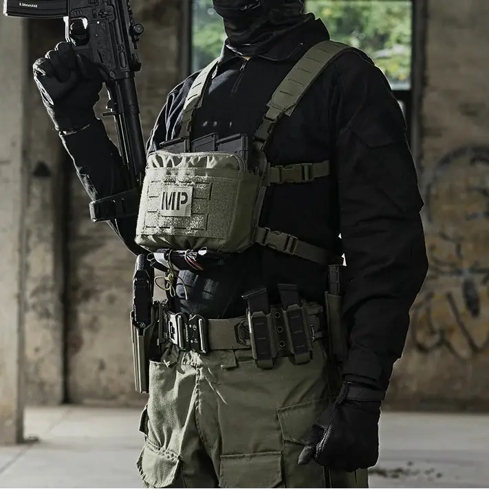 Chest rig tactique MOLLE avec panneau rigide frontal triple mag 