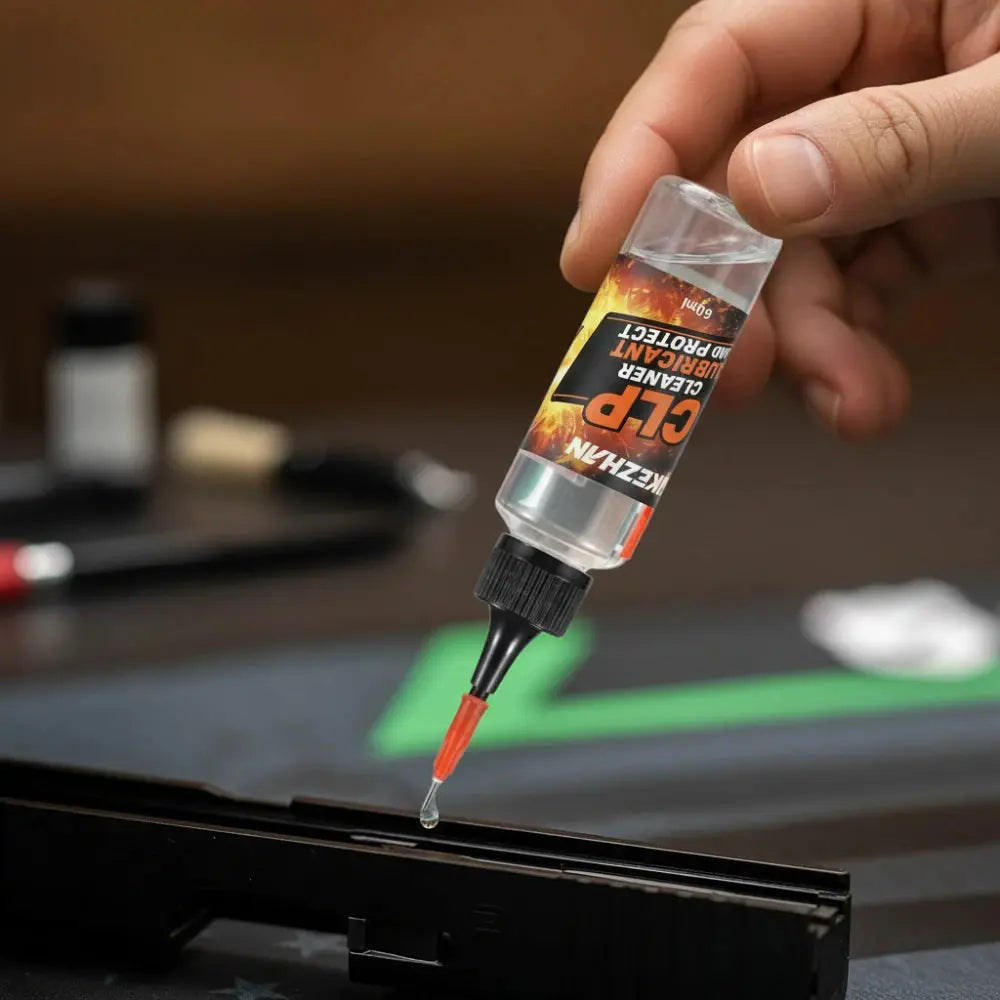 Huile de nettoyage pour arme avec embout applicateur fin - Zone Tactique