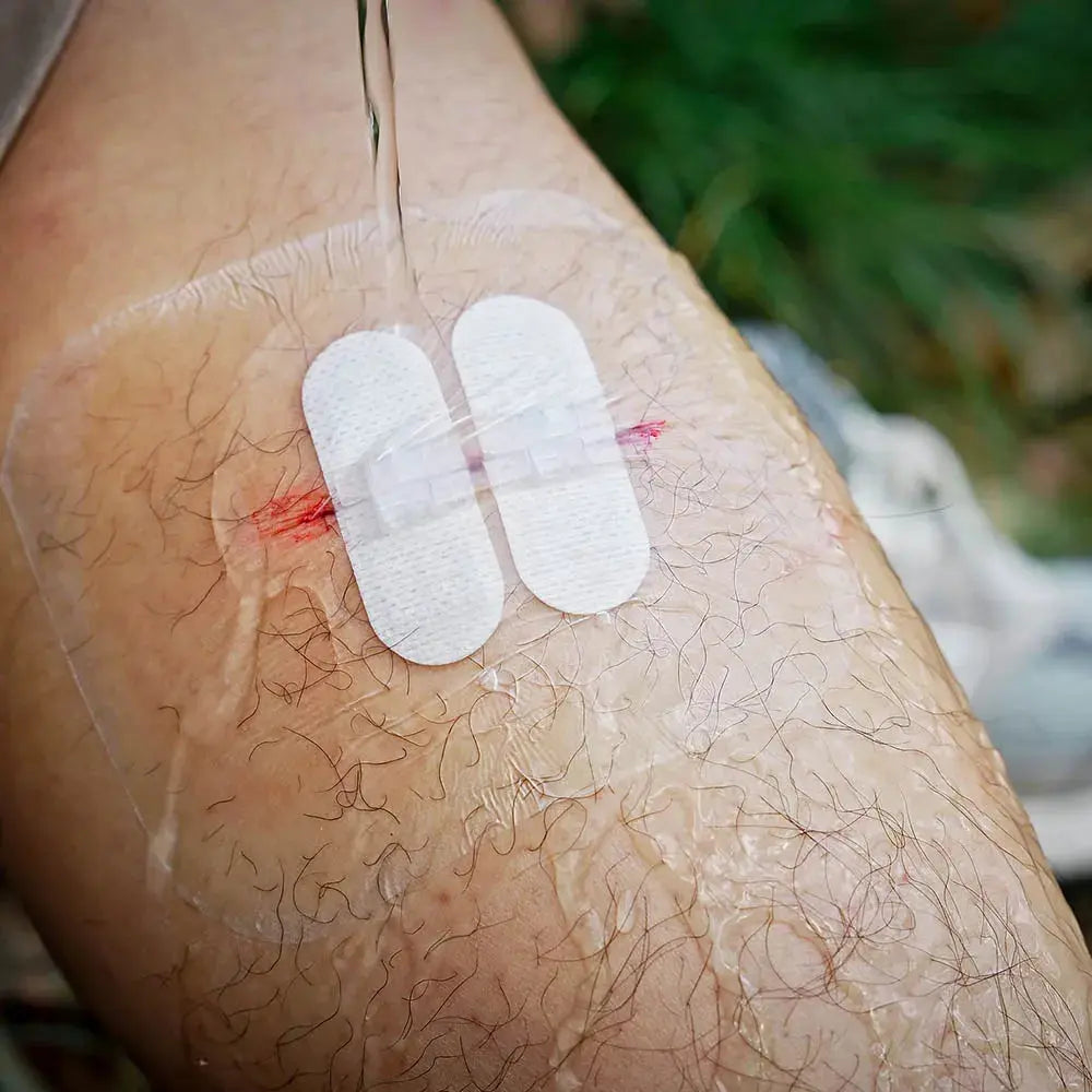 Kit de traitement des plaies coupantes avec pansements et gants Zone Tactique