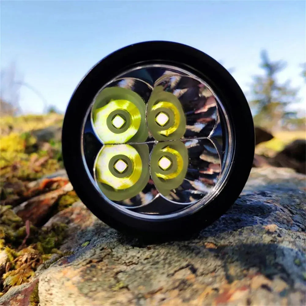 Lampe torche tactique compacte haute luminosité usage terrain Zone Tactique